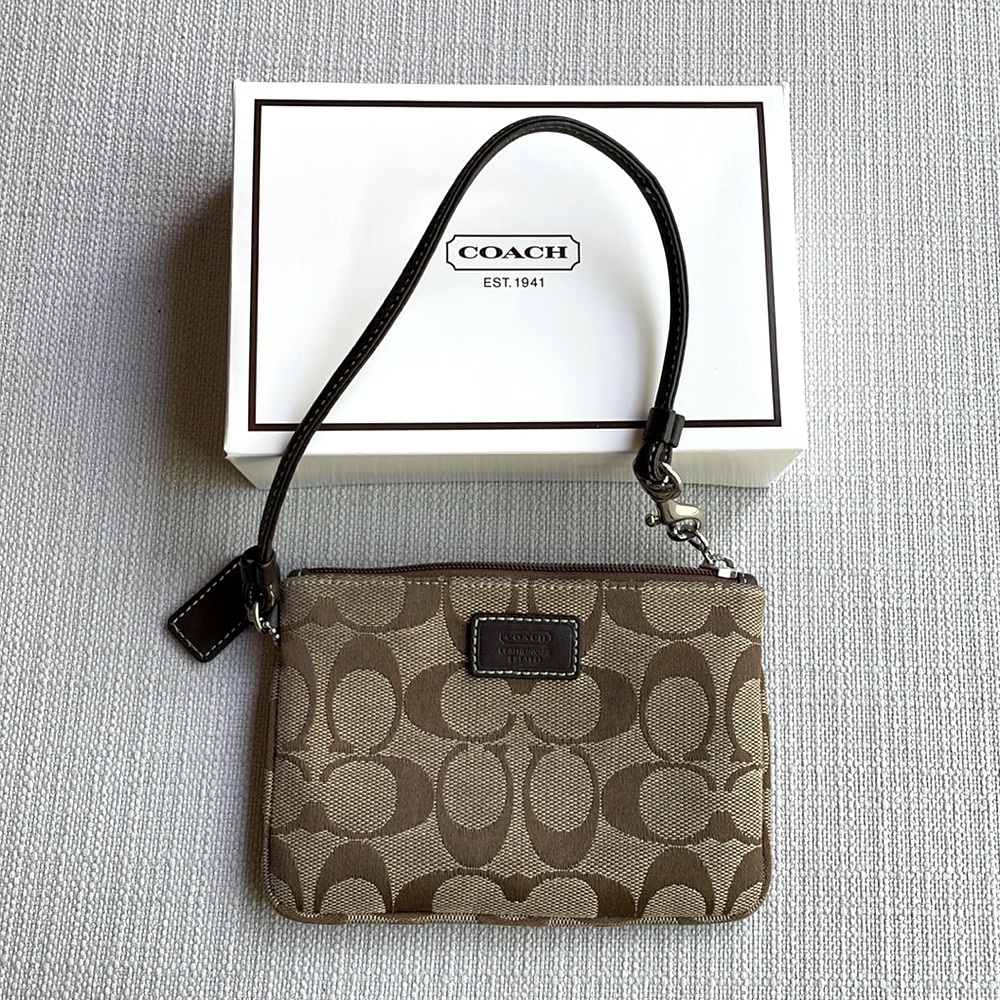 Coach signature canvas logo wristlet with gift box